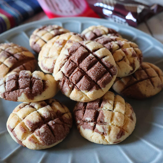 ホットケーキミックスで作れる！ビジュ抜群＊マーブルメロンパンクッキー＊