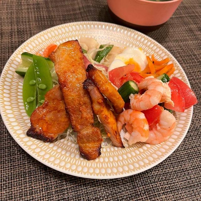 我が家の白米戦略。海老とモッツァレラのサラダ、戻ってきて財布～。