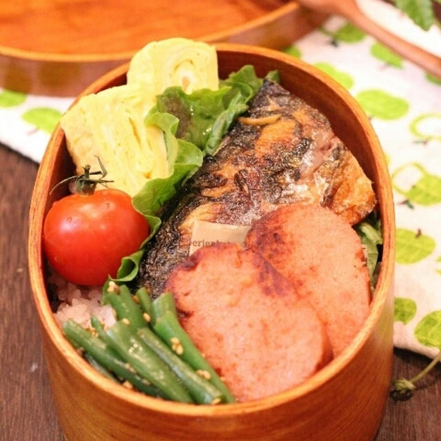 カフェ弁当☆ドド～ンと鯖の塩焼き弁当