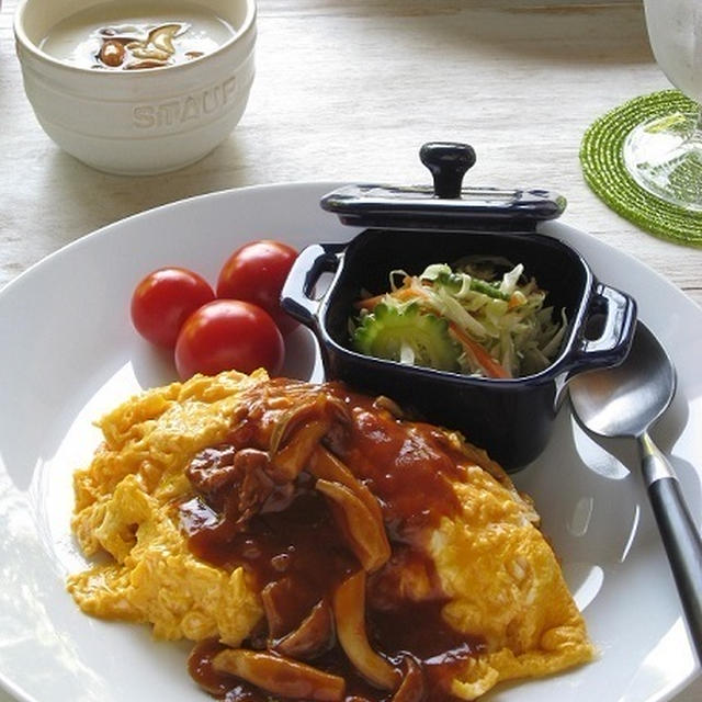 ふわとろ卵のオムハヤシライスでワンプレート ＆ ちびにゃんず♪