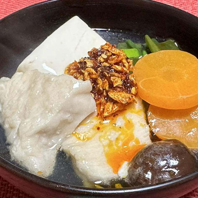 薬膳ってなぁに？今日は人間関係運・財運アップの豆腐がラッキー、豆腐と鶏の酸辣湯鍋で薬膳！