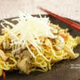 牡蠣とベーコンの塩焼きそばに白髪ねぎをジュ～ッ！