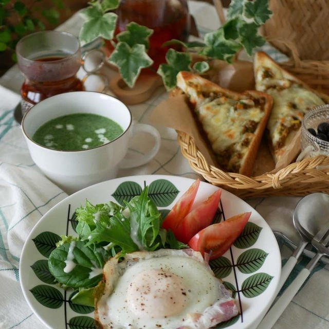 ほうれん草のポタージュでカフェ風ランチ