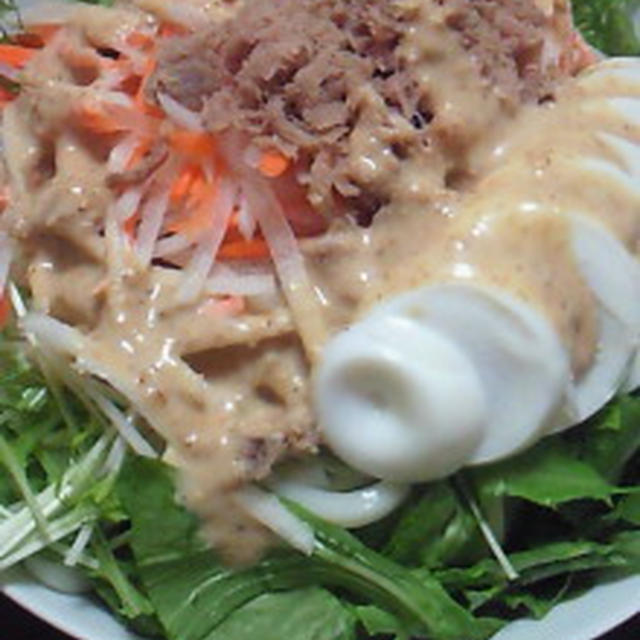 簡単♪自家製ゴマダレでサラダうどん☆