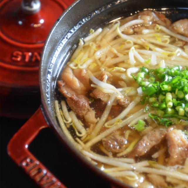 ストウブで「牛すじともやしの炊いたん」