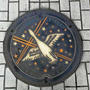 神奈川県相模原市のカラーマンホール（3）「白鳥座」と星座の名前の付いた通り