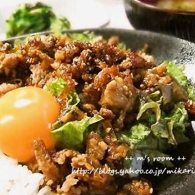 【 韓国風ﾋﾟﾘ辛豚丼 ・ ﾜｶﾒとｷｭｳﾘの酢の物 】