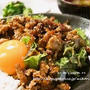 【 韓国風ﾋﾟﾘ辛豚丼 ・ ﾜｶﾒとｷｭｳﾘの酢の物 】