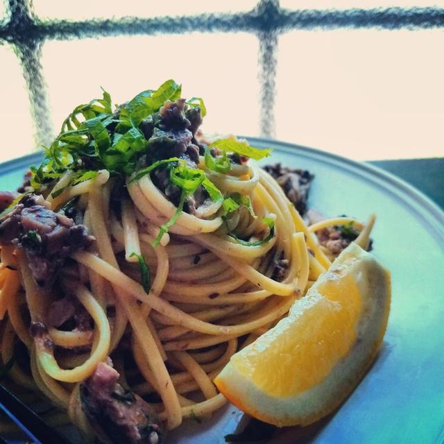 カプリ島の紺碧の海を眺めながら食べたい「イワシのパスタレモン風味」