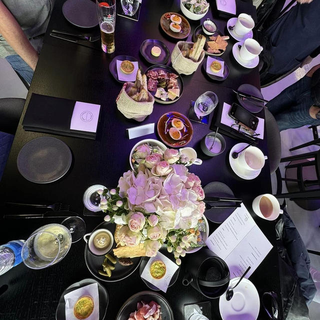 初めてのF1体験記（2)　シルバーストーンレースパドック「GARAGE」のおしゃれなケータリング