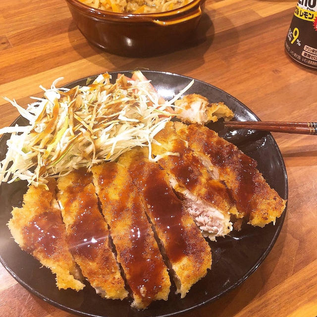 分厚いロースカツを食べました〜！！