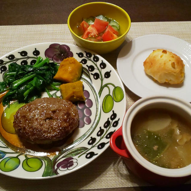 とろろ昆布の酢の物とコーンパン