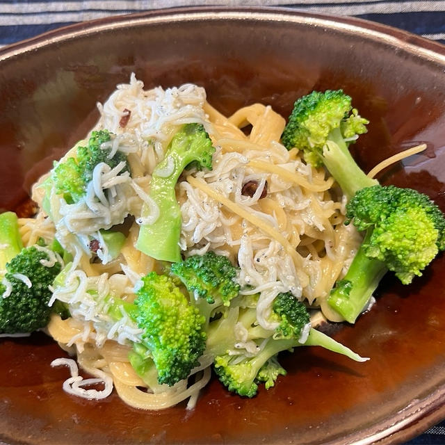 【お手軽パスタ　しらすとブロッコリーのペペロンチーノ】