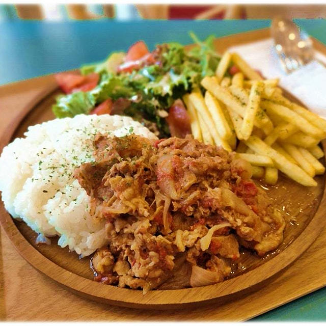谷根千エリアで世界のランチ「サクラカフェ日暮里」スパイシー牛肉トマト煮込み