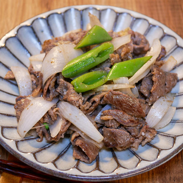 しっかり味の「牛肉と春野菜の塩麹炒め」&ネーミングで買ってしまった「だしがきいてるうどんだっぺ」