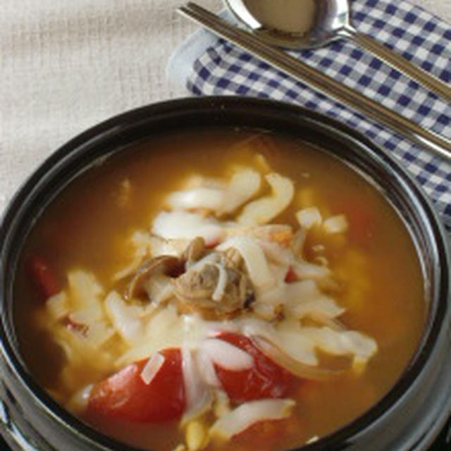 洋風と韓国のコラボレーション!?スンドゥブ風トマトチーズの韓国スープ