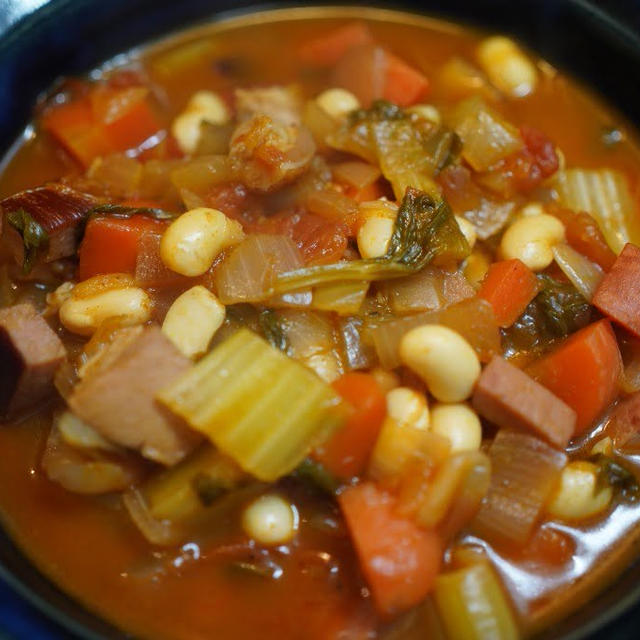 腹一杯になる、大豆とベーコン・野菜のトマトチリおかずスープ