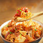 メシ通！「豚トマ豆腐丼」、ホールトマト缶と豚肉、豆腐で節約激ウマ料理