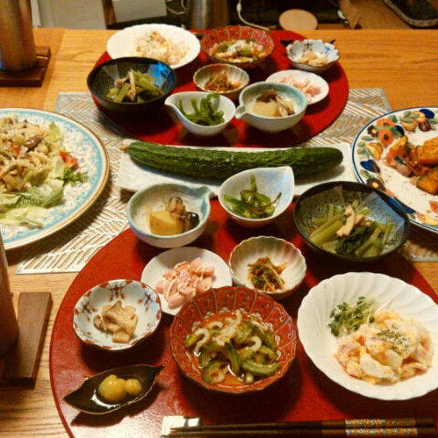 かぼちゃとベーコンのアーリオオーリオとマカロニサラダとお野菜系小鉢を9品。