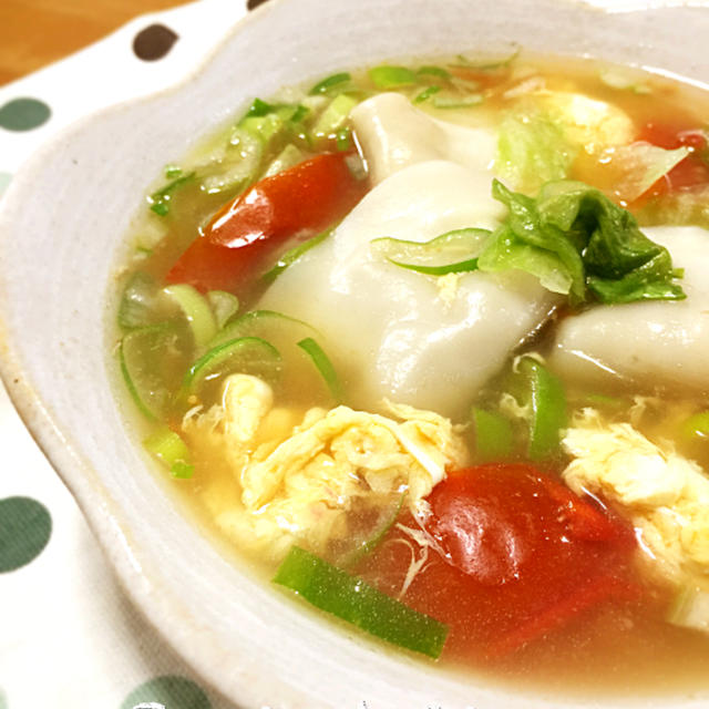 餃子であったまろう☆トマトとレタスのスープ餃子♪