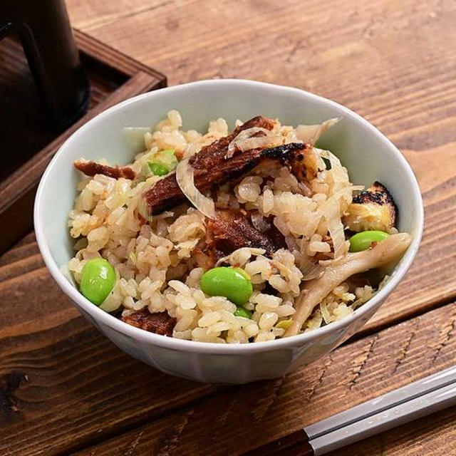 バターがすべてをまとめる「焼き穴子の枝豆バター釜飯」