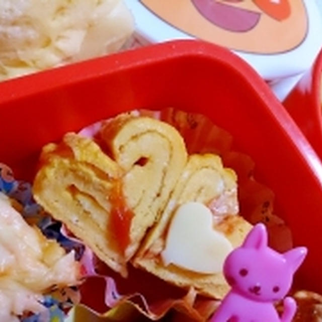 キャラ弁★に♪ソースで簡単接着！ハートの卵焼き