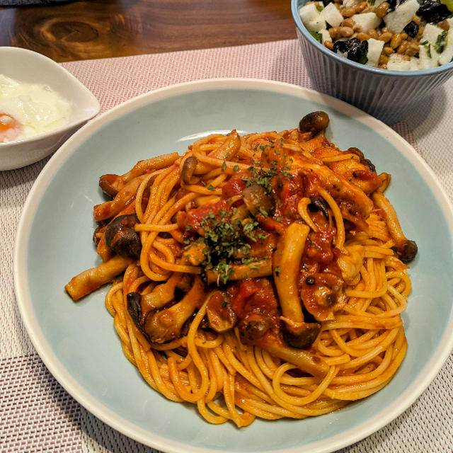 メカジキキノコのトマトソースパスタ