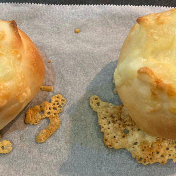 チーズパンと晩ご飯(味噌ラーメン)