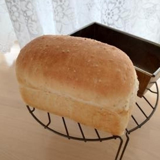 白ごま食パン♪