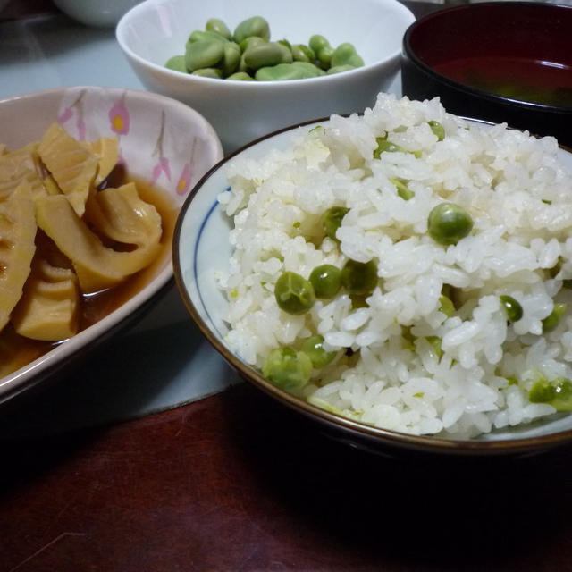 旬のおいしさ♪　グリンピースご飯