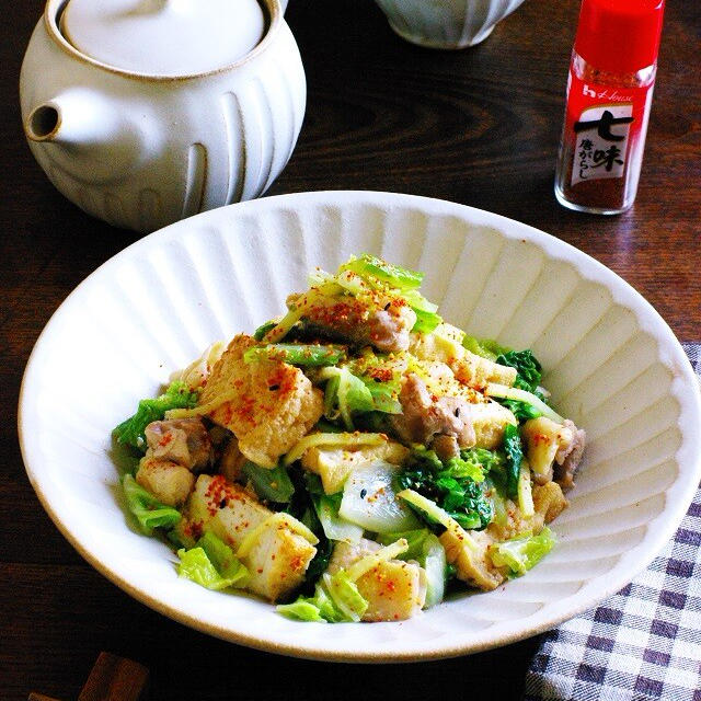 鶏もも肉の旨み、白菜の甘味、生姜の香りや七味唐がらしの辛味とスパイスの風味で減塩薄味でも美味♪「白菜と鶏もも肉と厚揚げのレンチン七味生姜煮」【レシピ1980】【スパイス大使】