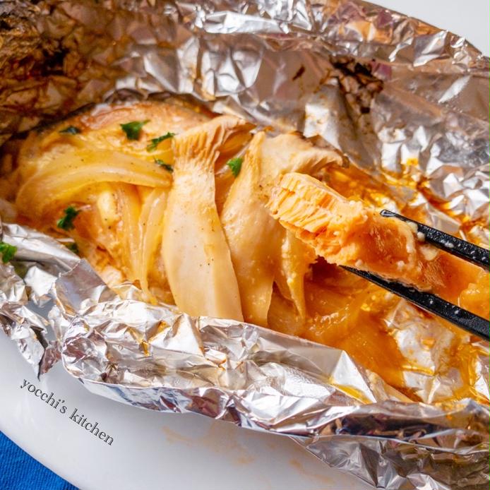 簡単コク旨！「鮭とマヨネーズのホイル焼き」の基本レシピ＆アレンジ10選の画像