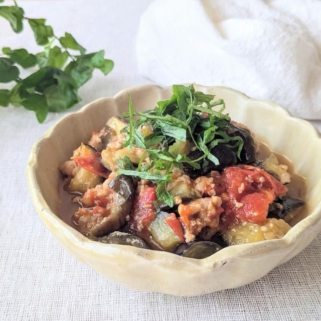 【美肌レシピ】『ナスとトマトと鶏ひき肉の味噌煮』