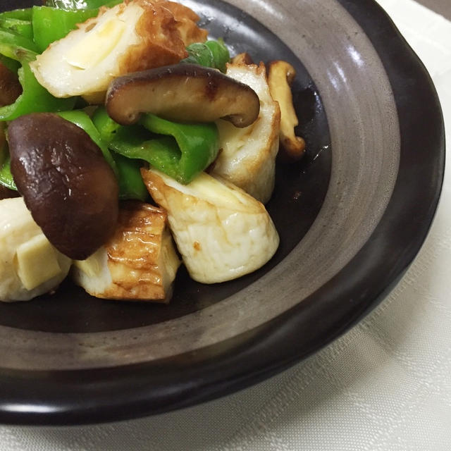 お手軽素材でアレンジも簡単！【チーズちくわの炒め物】