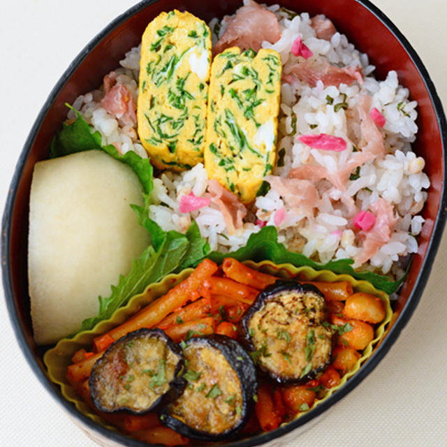 ９月１７日　木曜日　生ハムちらし＆茄子と大豆のトマトクリームグラタン