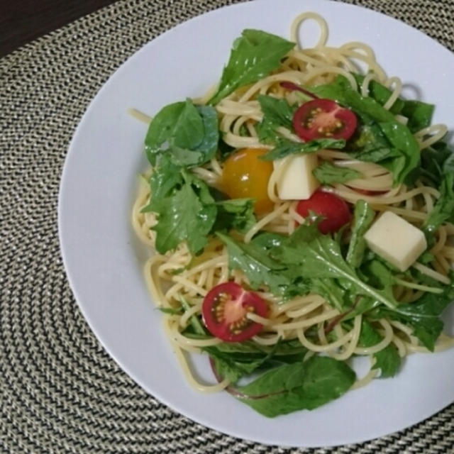 『ミニトマト、リーフ、モッツァレラの冷製ポン酢パスタ』