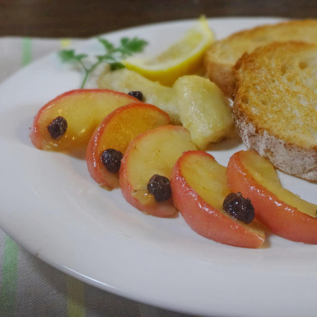 ココナッツ風味のりんごとバナナのソテー