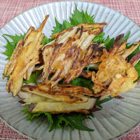 【新生姜とサツマイモの揚げ焼き】かき揚げみたいに焼いてみた。新生姜大人の味で美味しい。