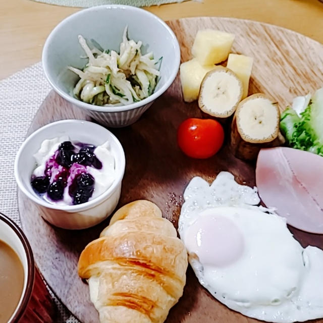 土曜日：今日は半日だけ仕事ですって‥＆明日は”母の日”なんですね