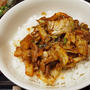 キャベツは蒸すと死ねるはず。【豚肉とキャベツのピリ辛みそ炒め丼】