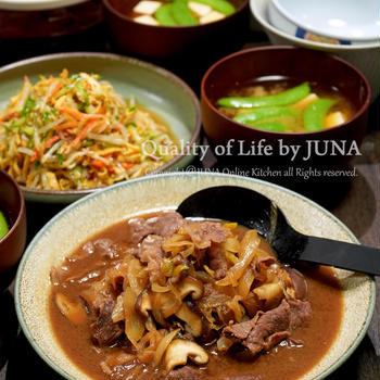 牛煮（翌朝も食べられるようにつゆだくで）の晩ごはん／昭和レトロｗ