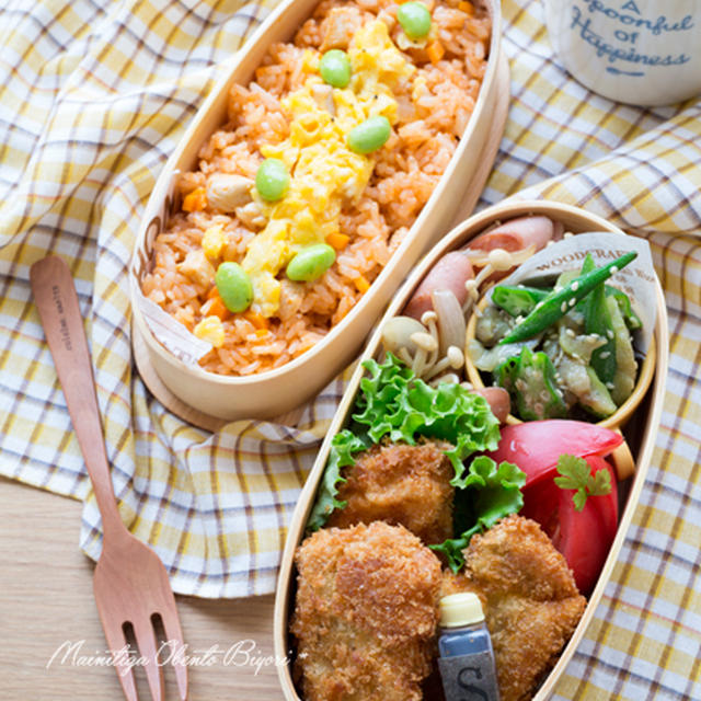 チキンライスと豚カツのお弁当。