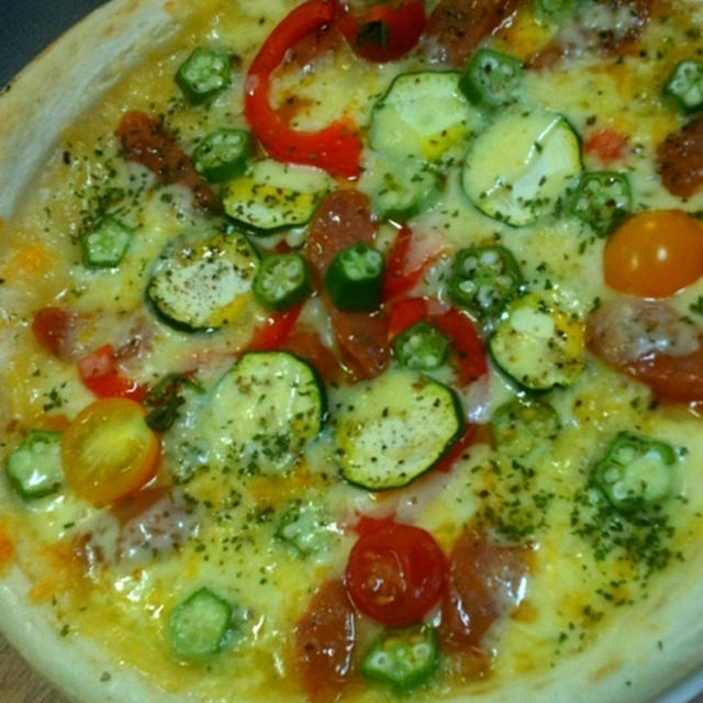 夏野菜のピザ＆トマトクリームパスタ