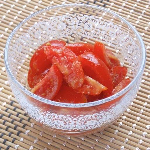 ご飯にも合う〜簡単おつまみおかず！薄味のトマトが美味しくなる〜トマトのごまナムル。