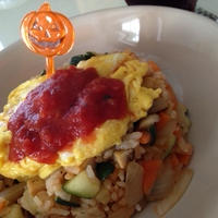【料理】辛くないのにスパイシー野菜たっぷりチキンオムライス