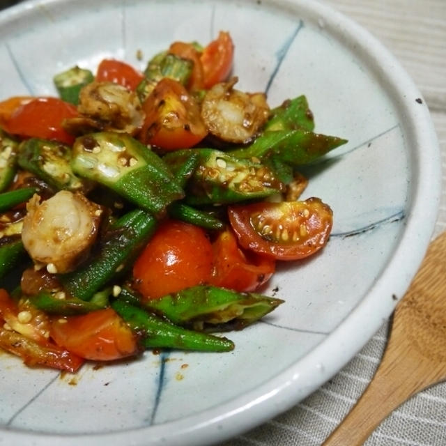 オクラとトマトのカレー炒め