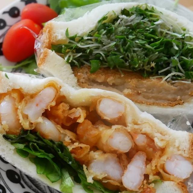 お惣菜でボリュームサンド、今日の昼ごはん