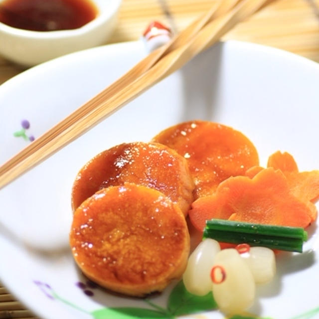 カボチャもちの甘辛焼き☆桜人参添え