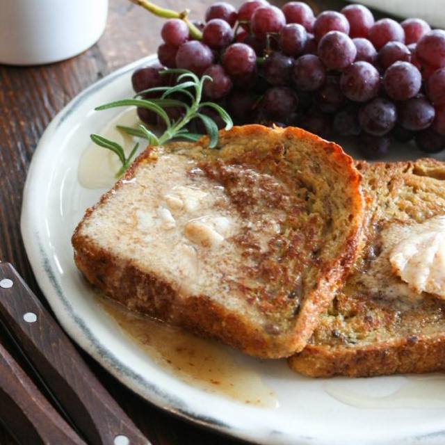 French Toast with Paprika Butter and Rosemary Orange Syrupフレンチトースト、パプリカバター＆ローズマリーオレンジシロップ添え
