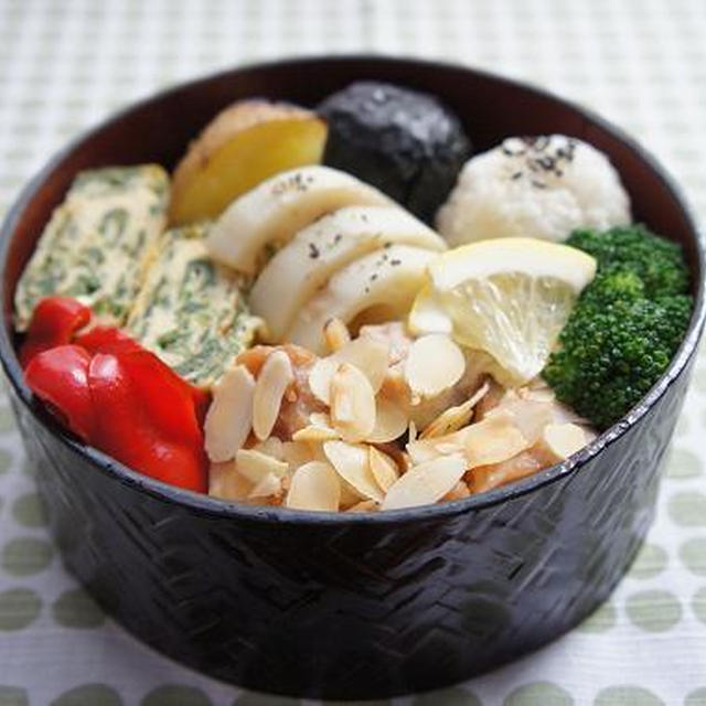 お弁当×鶏のアーモンド焼き＋”SWEET 19 BLUES”